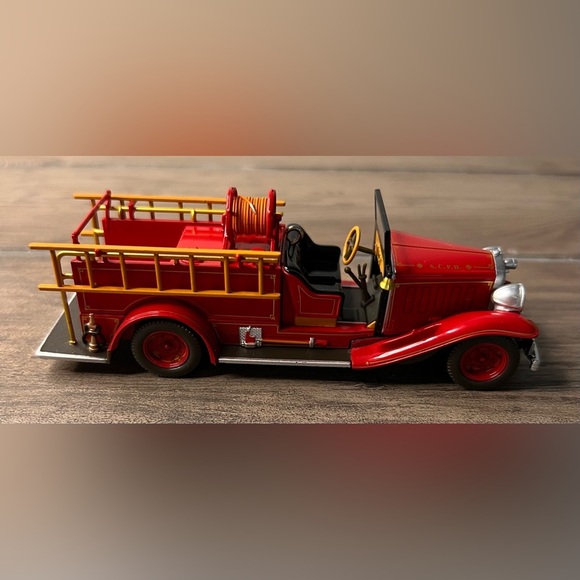 Hallmark NEW 2018 #16 Fire Brigade Series Christmas Ornament 1932 Buick Fire Eng - Picture 6 of 11